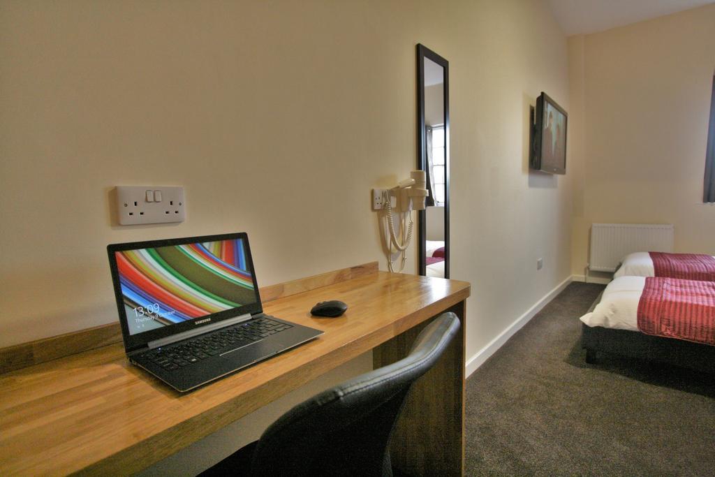 Central Hotel Gloucester by RoomsBooked Buitenkant foto